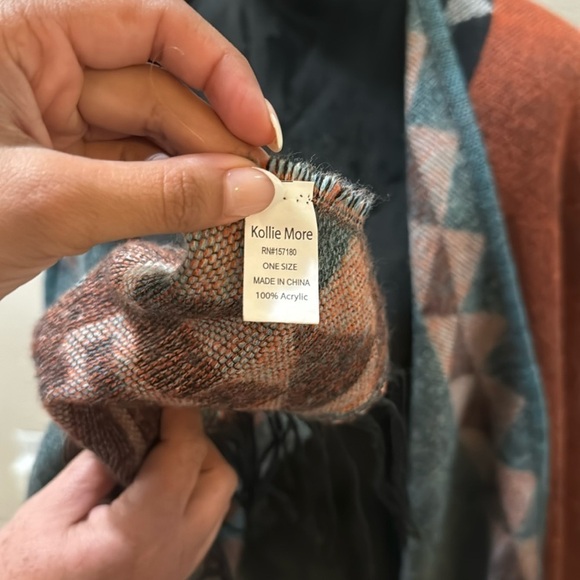 Kollie Moore Women’s Printed Tassel Open front Poncho Cape Cardigan Wrap Shawl - Picture 9 of 10